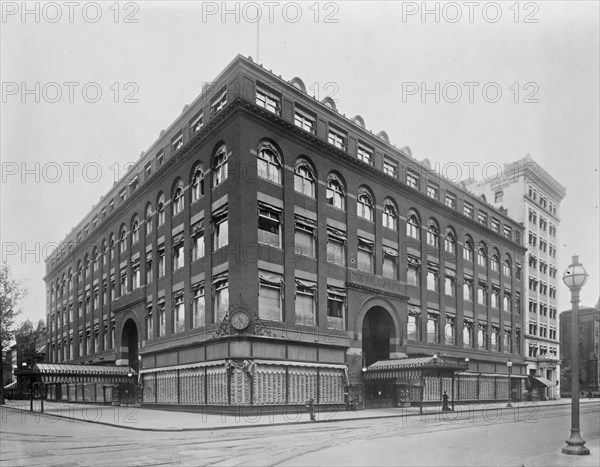 Exterior of the Palais Royal Department Store in Washington, D.C. ca. [between 1909 and 1932]