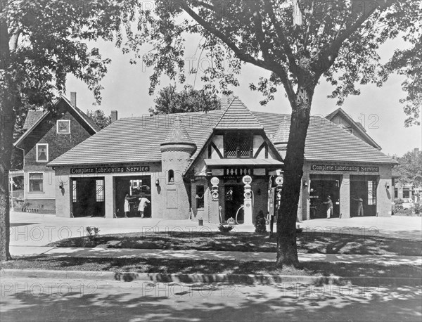 Mechanics working on cars inside a service station, Washington, D.C. area ca. 1909