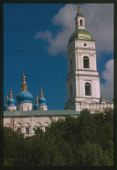 South panorama of Tobol'sk kremlin, with cupolas of Cathedral of St. Sophia and Dormition (1681-86); the Treasury (Swedish Chambers) (1712); and the cathedral bell tower (1794-97), Tobol'sk, Russia 1999.