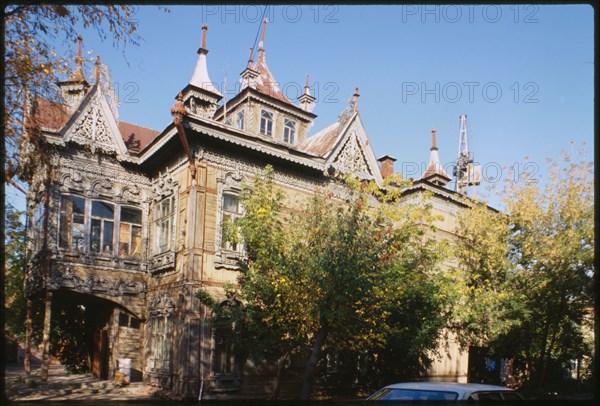 Wooden house, Krasnoarmeiskaia Street #67a (1890), Tomsk, Russia; 1999