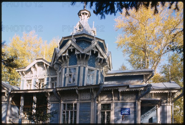 Wooden house, Krasnoarmeiskaia Street #71 (1902), Tomsk, Russia; 1999