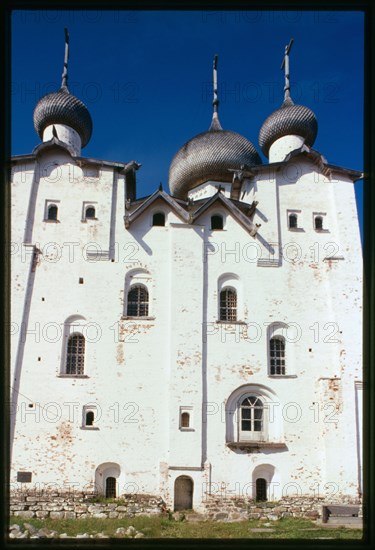 Monastery, Cathedral of the Transfiguration of the Savior (1558-1566), south facade, Solovetskii Island, Russia; 1998