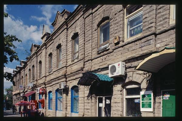 Kholodov Building (Kirov Street #139), (late 19th century) 2003.