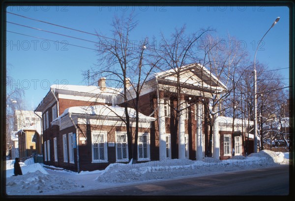 Puzan-Puzyrevsky house (Herzen Street No 35) (1831-33), Vologda, Russia 2000.