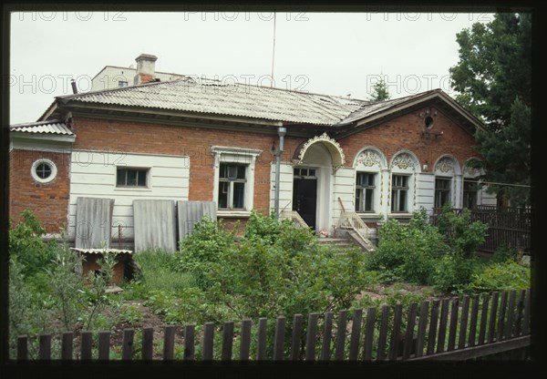 House (Paris Commune Street 33), (1947), Komsomol'sk-na-Amure, Russia; 2002