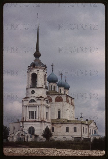 Cathedral of the Annuciation (1560-84), southwest view, with bell tower (1819-26), Sol'vychegodsk, Russia 1996.