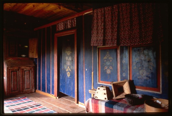 Igoshev house, from village of Gribany (mid-19th century), interior, main room, Khokhlovka, Russia 1999.