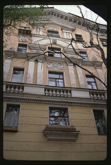 Apartment building (Peace Prospect 32), (1955), Komsomol'sk-na-Amure, Russia; 2002