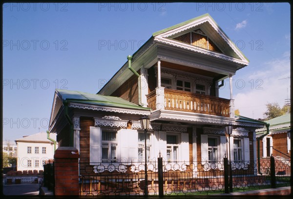 Log house, Chaplygin Street #25 (1903), Novosibirsk, Russia 1999.