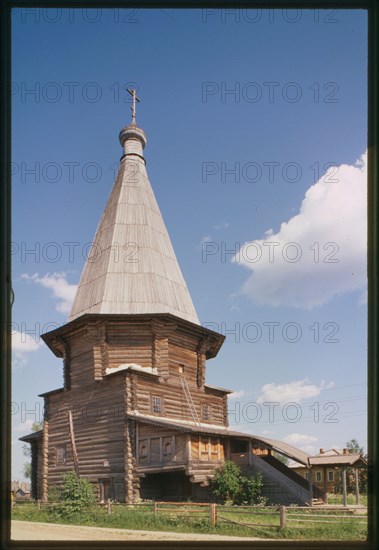 Log Church of St. Dmitrii (1784-1785), northwest view, Verkhniaia Uftiuga, Russia; 2000