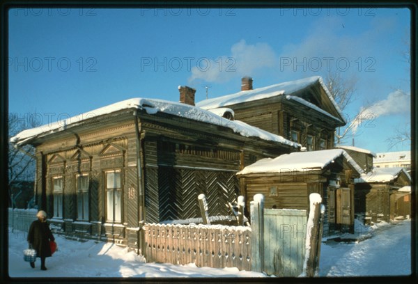 Log house, Lenin Street, No. 17 (19th century), Tot'ma, Russia 1997.