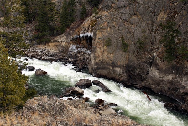 Cave along Yellowstone River in Black Canyon in Yellowstone National Park; Date: 15 November 2008