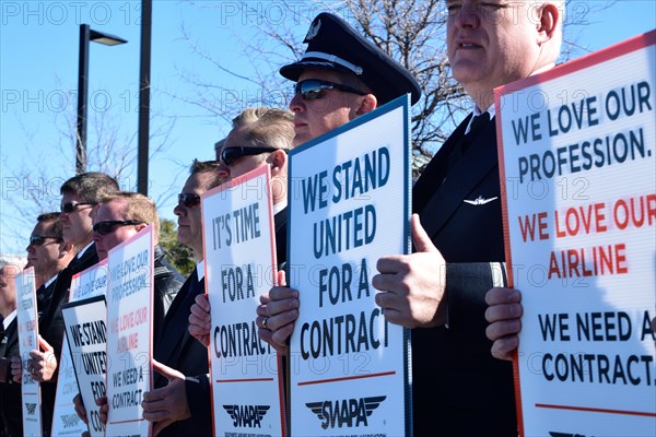 Southwest Airlines Pilots  upset over having no contract protest outside Love Field in Dallas, TX, USA (February 3,2016)