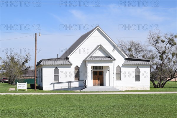 Small white Church of Christ building in Paint Rock, TX