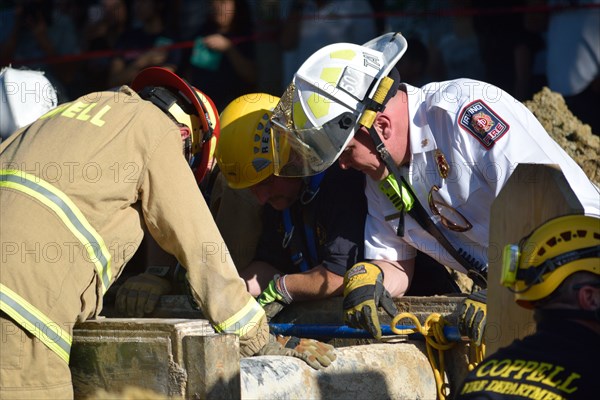 Rescuers Help Trapped Construction Worker, the rescue is almost complete Irving, TX USA