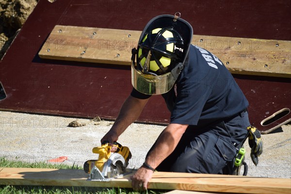 Rescuers Help Trapped Construction Worker, Irving, TX USA