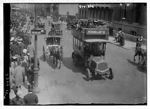 Pedestrians and automobile traffic in NYC