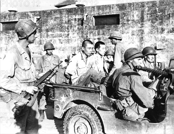Japanese troops captured by American troops, 1945
