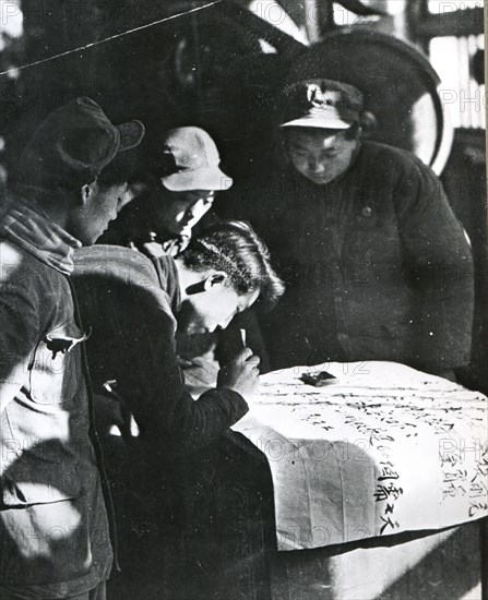 Volunteers from a North China machine factory