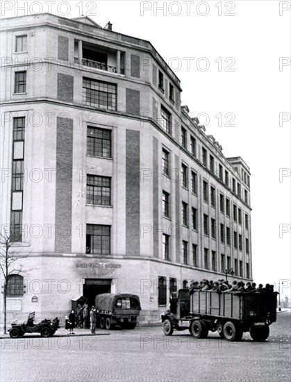 The 194th General Hospital arriving in Paris