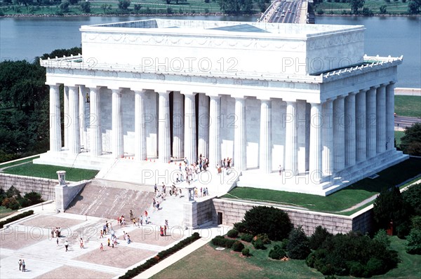 An aerial view of the Lincoln Memorial.