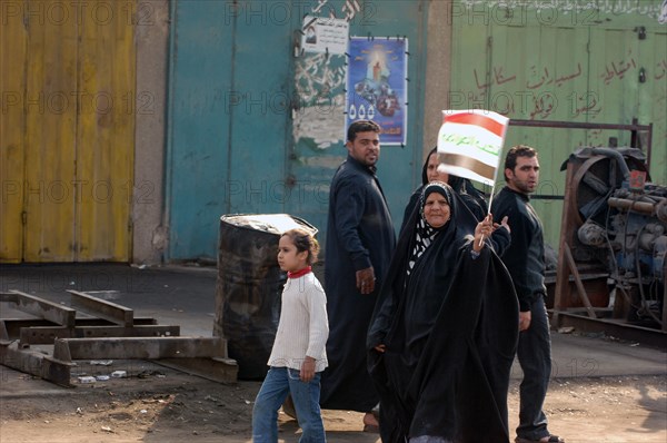 Iraq happy citizen blew there horns