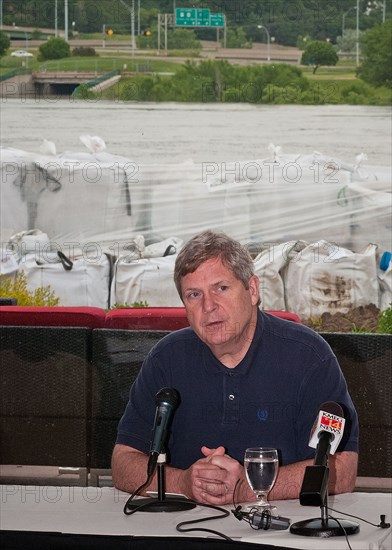 2011 USDA Secretary Tom Vilsack Iowa/Nebraska Flood Visit