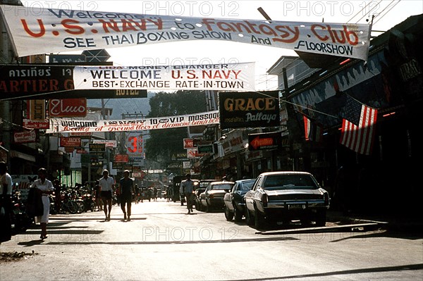 Banners welcoming 7th Fleet sailors