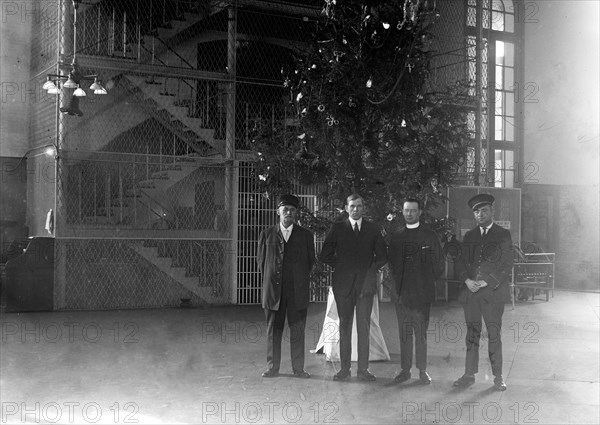 Christmas tree at the district jail for its prisoners ca. 1921