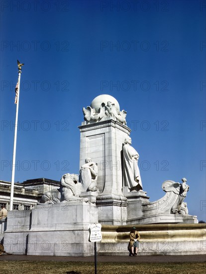 Columbus Fountain and statue in front of Union Station