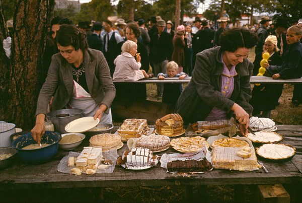 Cutting the pies and cakes at the barbeque dinner