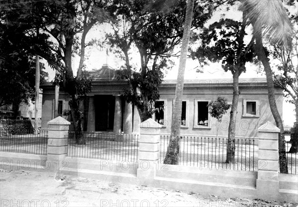 Exterior of a school in Puerto Rico