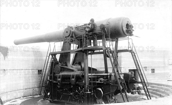 General view left side with gun in firing position