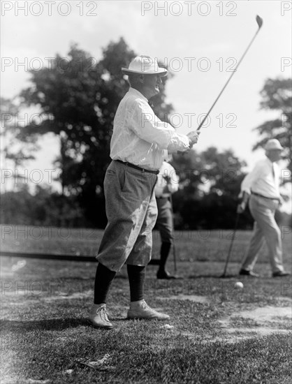 Man playing golf in 1914