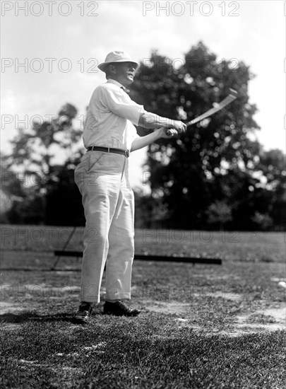 Man playing golf in 1914