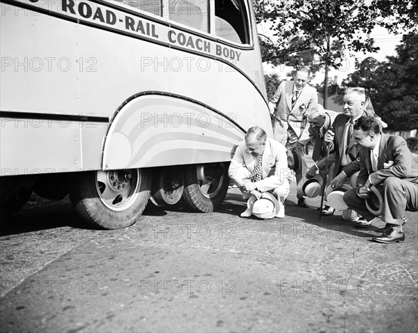 Streamline Bus and Car