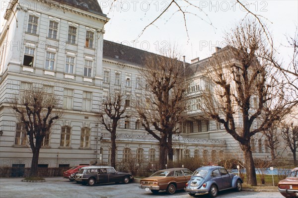 U.S. embassies consulates and chancery buildings