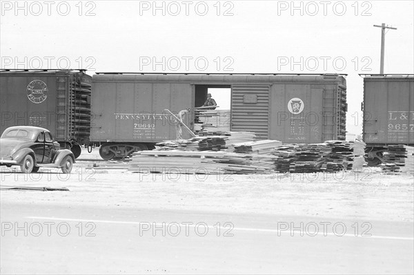 Unloading lumber