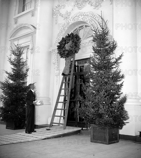 Xmas spirit in air at White House. Washington D.C.