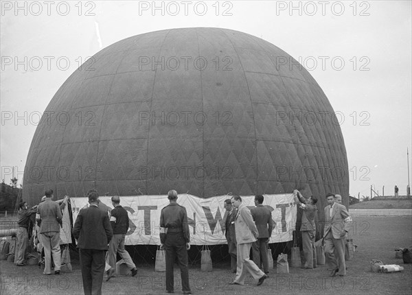 September 28, 1947 - Hot Air Balloon preparing for ascent at East and West (oost en west)