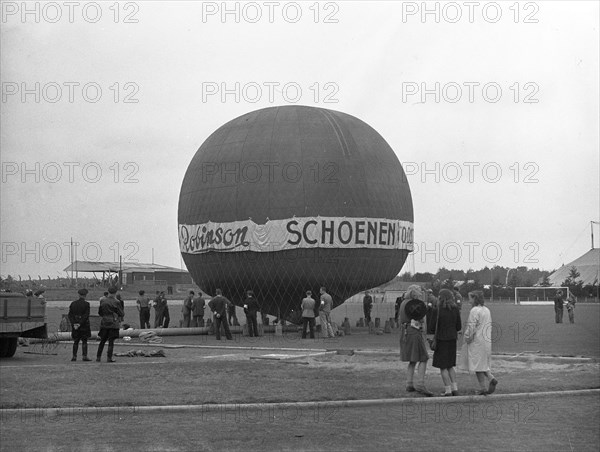 September 28, 1947 - Hot Air Balloon preparing for ascent at East and West (oost en west)