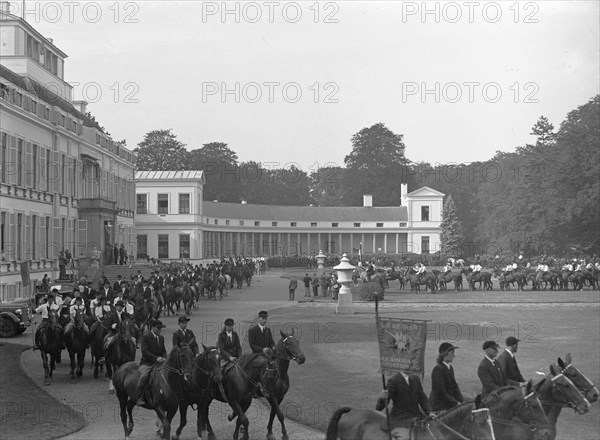 September 19, 1947 - Rural riders in Soestdijk in Soestdijk, Utrecht