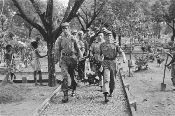 Soldiers carry a wreath; Date May 4, 1947; Location Indonesia, Dutch East Indies, Padang, Sumatra