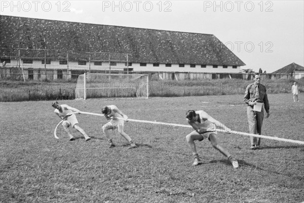 Celebration 2-year anniversary December 7 division. Tug of war; Date May 5, 1948; Location Bandung, Indonesia, Dutch East Indies