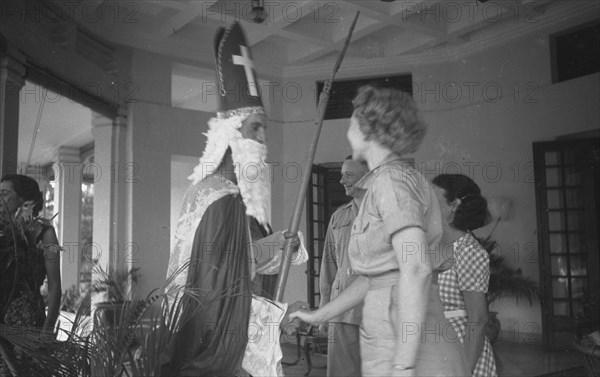 1946 - Sinterklaas with the Dutch troops in India. General SH Spoor (center) is the first to be visited - Batavia, Indonesia, Jakarta, Dutch East Indies