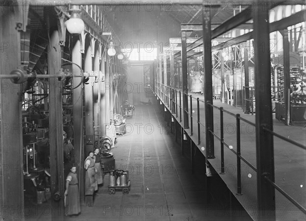 Workers pose in the press where the pure cocoa components are separated from the cocoa fats; Date 1910; Location Noord-Holland, Weesp