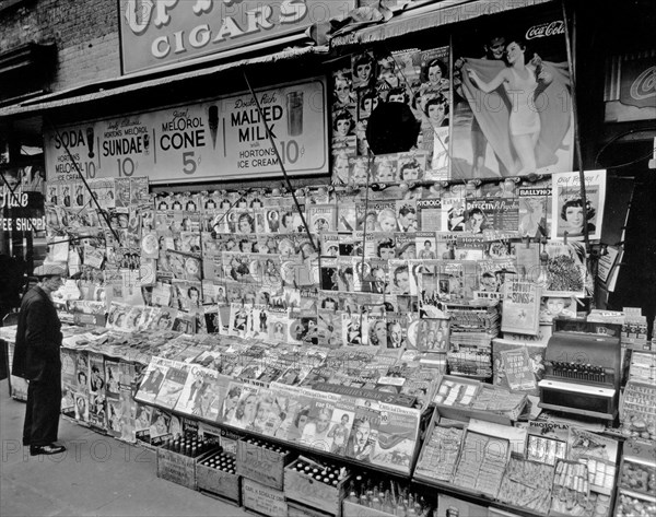 1930s New York City - Newsstand, 32nd Street and Third Avenue, Manhattan ca. 1935