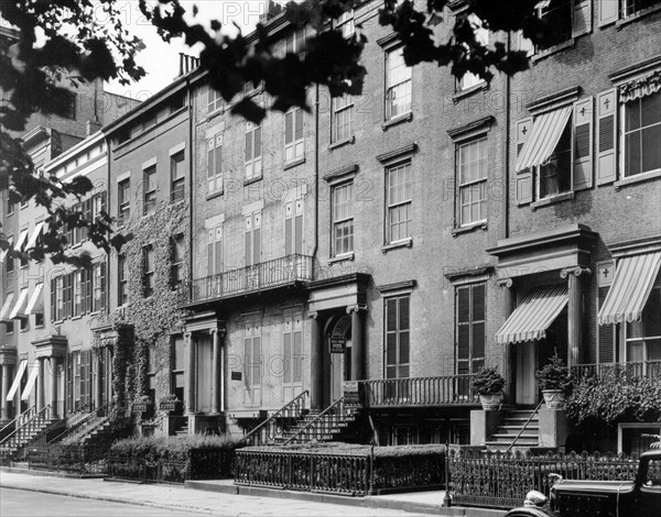 1930s New York City - Washington Square North, nos. 121-125, Manhattan ca. 1935-1938