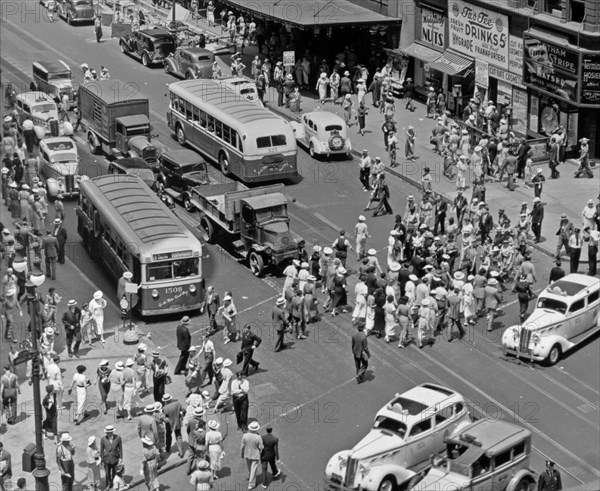 1930s New York City - Herald Square, 34th and Broadway, Manhattan ca. 1936