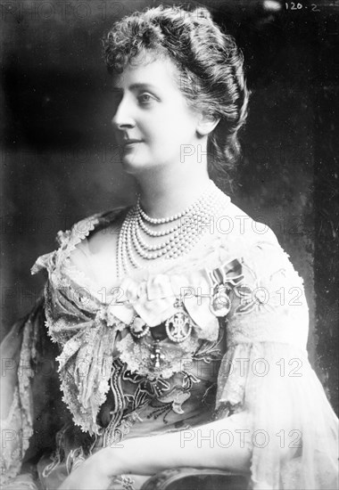 Marchioness Landsdowne, three-quarters portrait